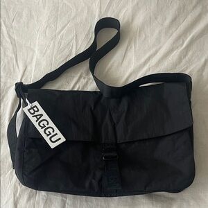 BAGGU Classic Black Nylon Messenger Bag